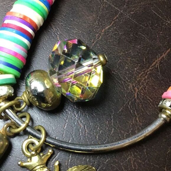 Colorful personalized charm bracelet with pretty bee - Picture 3 of 7